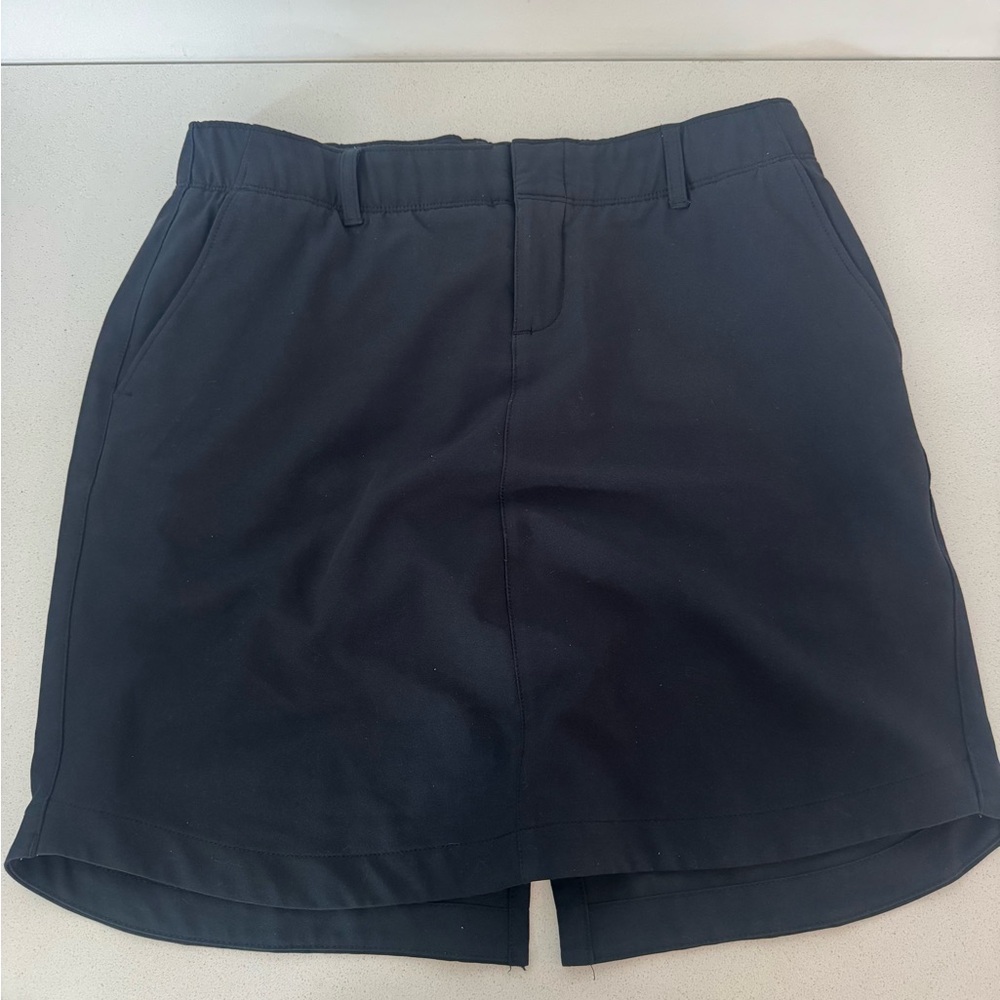 Women’s Under Armor Black Golf Skirt/ Shorts Size 4